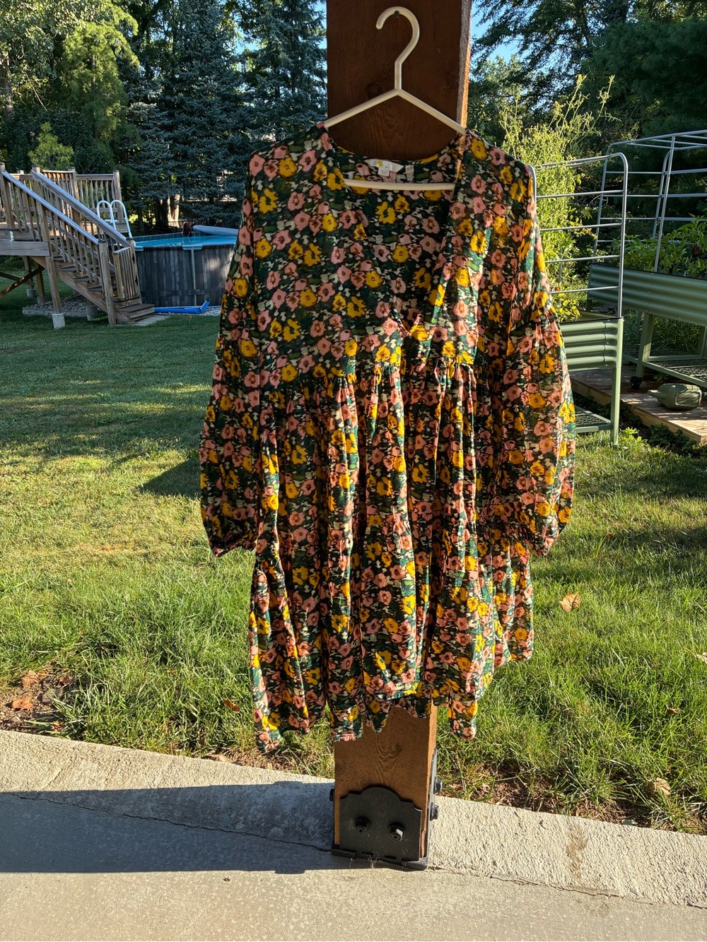 Boden Lightweight Floral Long-Sleeve Smock Dress in Green and Pink